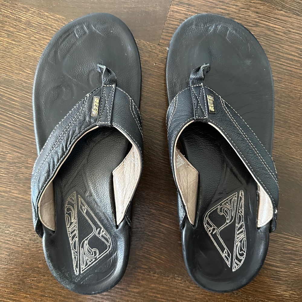 Mens Reef Leather Sandals / flip flops size 12 in excellent condition